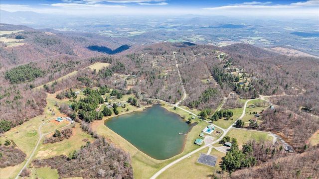 50 Doe Valley DR, Copper Hill, VA 24079