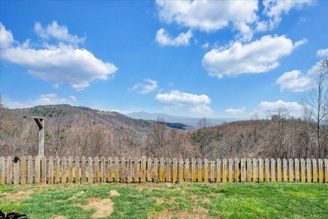 50 Doe Valley DR, Copper Hill, VA 24079