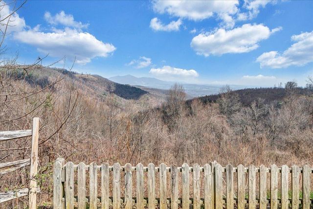50 Doe Valley DR, Copper Hill, VA 24079