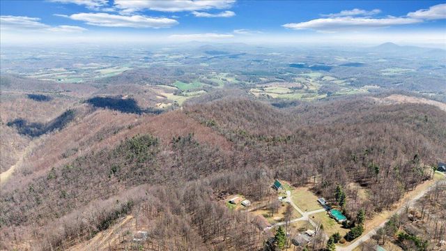50 Doe Valley DR, Copper Hill, VA 24079