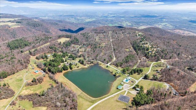50 Doe Valley DR, Copper Hill, VA 24079