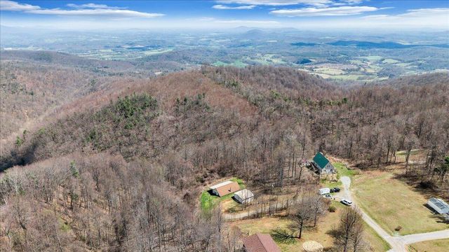 50 Doe Valley DR, Copper Hill, VA 24079