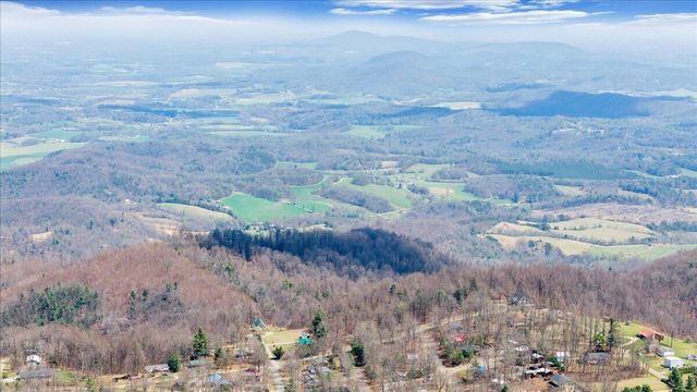 50 Doe Valley DR, Copper Hill, VA 24079