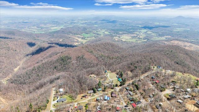 50 Doe Valley DR, Copper Hill, VA 24079