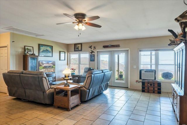 50 Doe Valley DR, Copper Hill, VA 24079