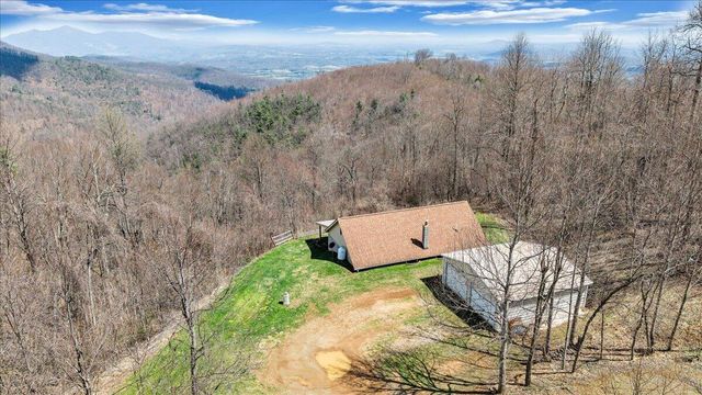 50 Doe Valley DR, Copper Hill, VA 24079