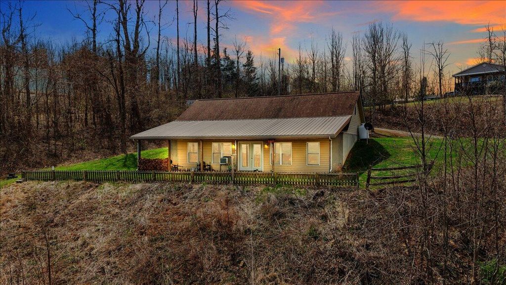 50 Doe Valley DR, Copper Hill, VA 24079