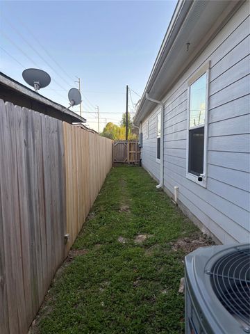 339 Owens Street A, Houston, TX 77029