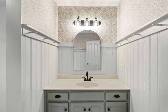 55 West Dr, Clarksville, TN 37040