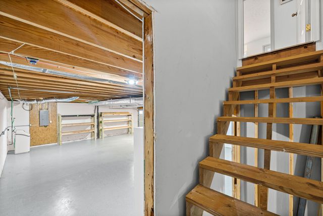 55 West Dr, Clarksville, TN 37040