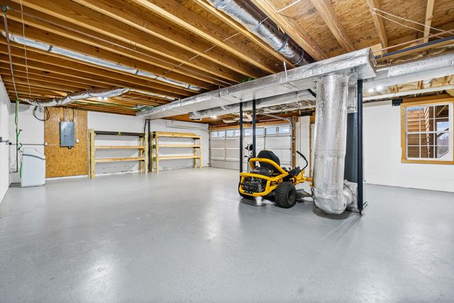 55 West Dr, Clarksville, TN 37040