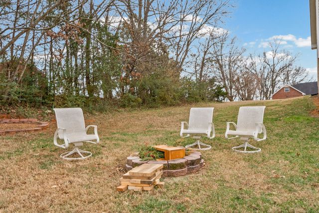 55 West Dr, Clarksville, TN 37040