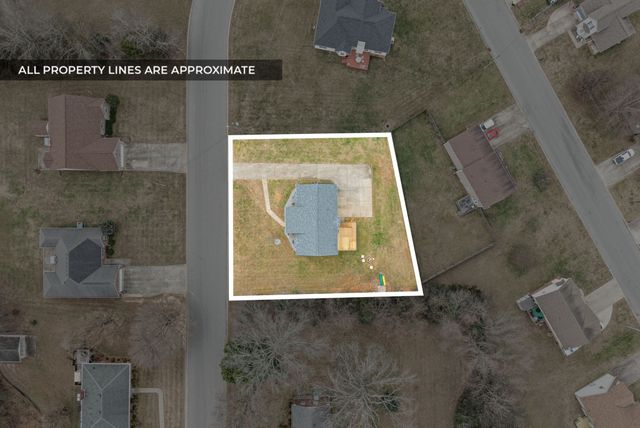 55 West Dr, Clarksville, TN 37040