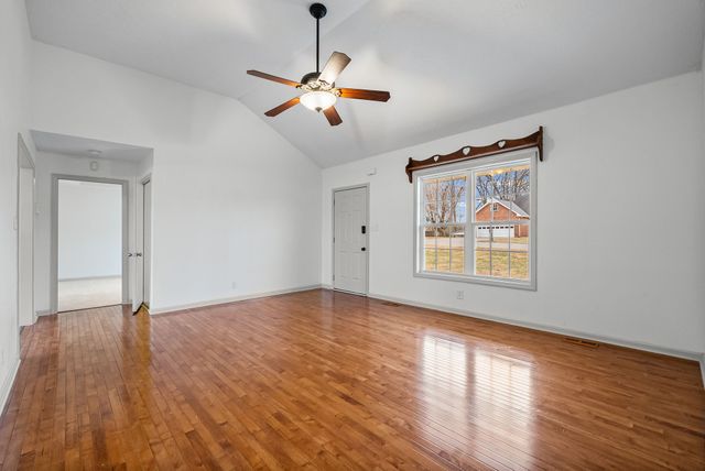 55 West Dr, Clarksville, TN 37040