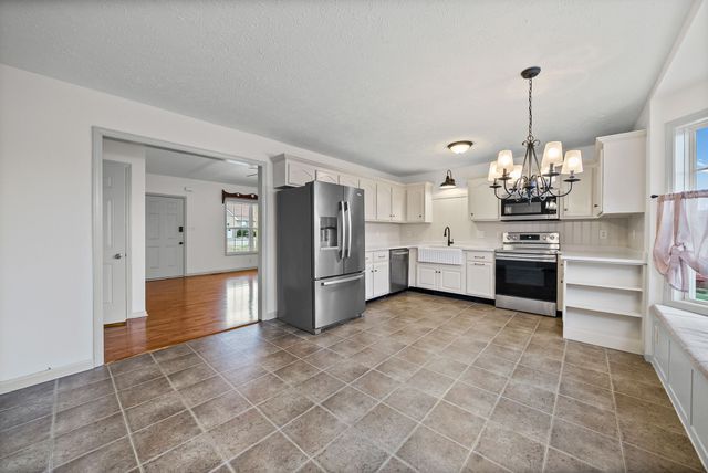 55 West Dr, Clarksville, TN 37040