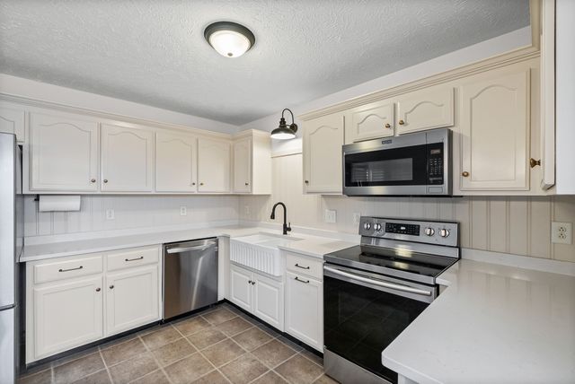 55 West Dr, Clarksville, TN 37040