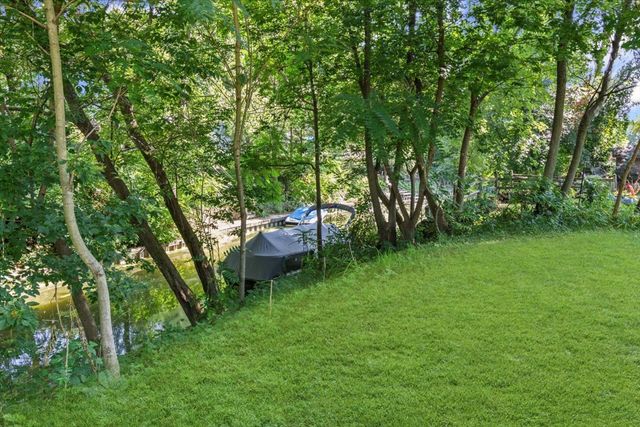 2016 Grove Lane, Cary, IL 60013