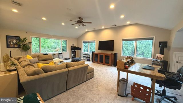 1 PEAR TREE LN, Lafayette Hill, PA 19444