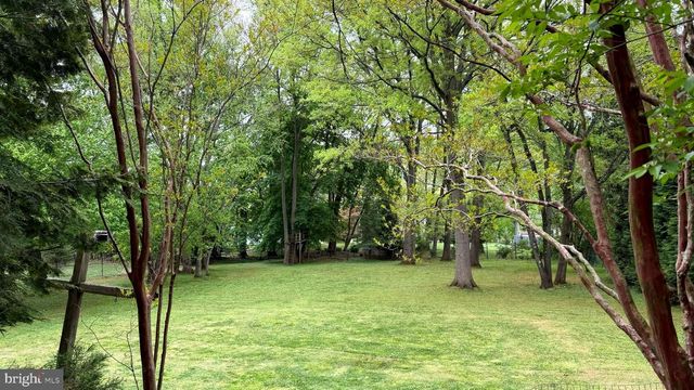 1 PEAR TREE LN, Lafayette Hill, PA 19444