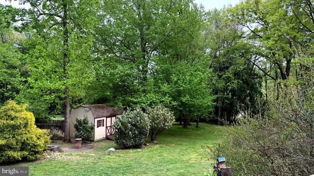 1 PEAR TREE LN, Lafayette Hill, PA 19444