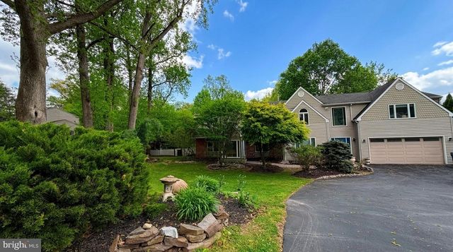 1 PEAR TREE LN, Lafayette Hill, PA 19444