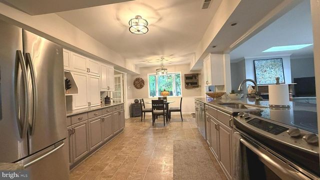 1 PEAR TREE LN, Lafayette Hill, PA 19444