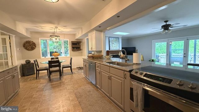 1 PEAR TREE LN, Lafayette Hill, PA 19444