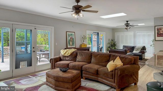1 PEAR TREE LN, Lafayette Hill, PA 19444