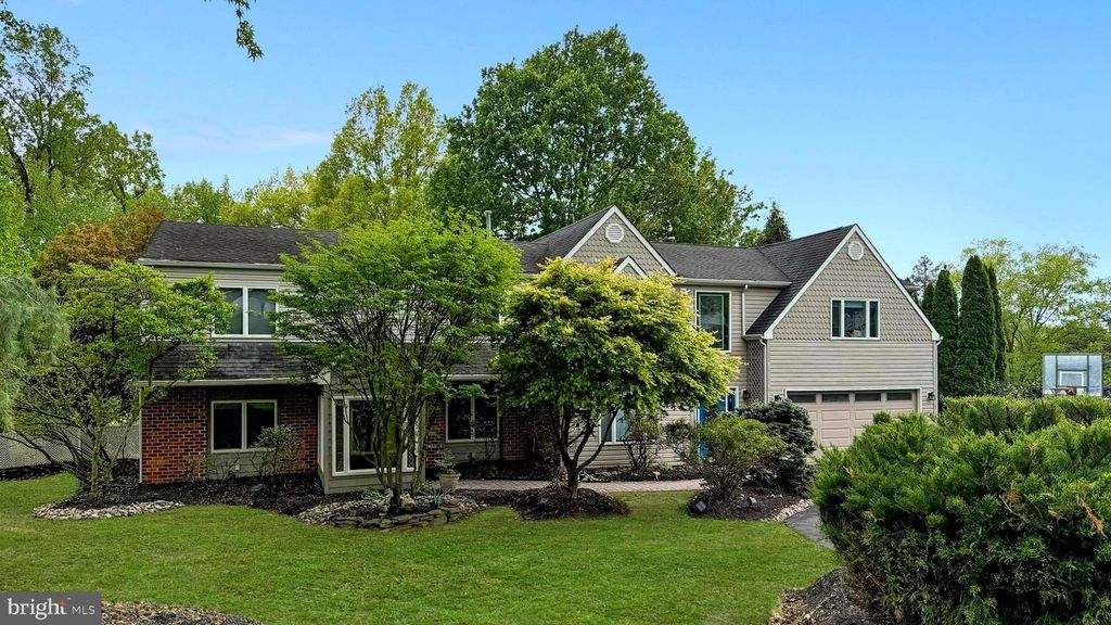 1 PEAR TREE LN, Lafayette Hill, PA 19444