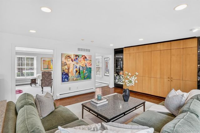 27220 Willowgreen Court, Franklin Village, MI 48025