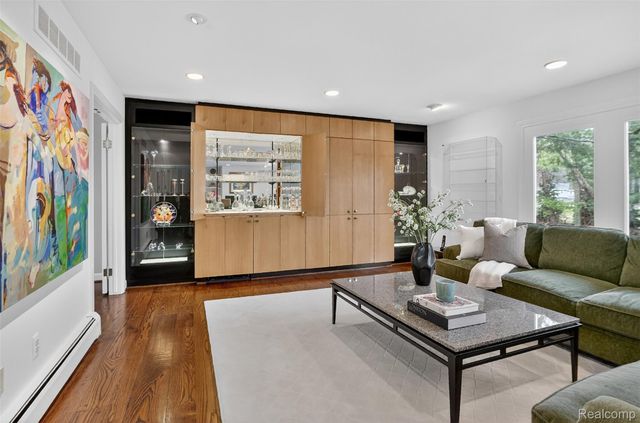 27220 Willowgreen Court, Franklin Village, MI 48025