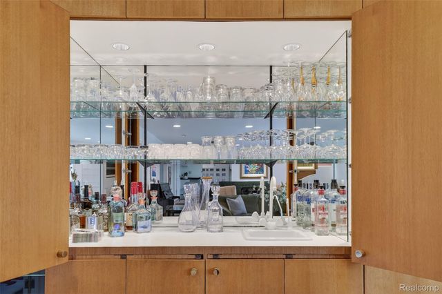 27220 Willowgreen Court, Franklin Village, MI 48025