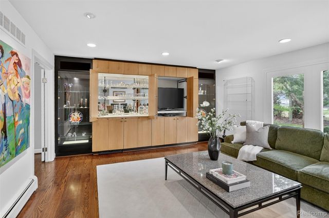 27220 Willowgreen Court, Franklin Village, MI 48025