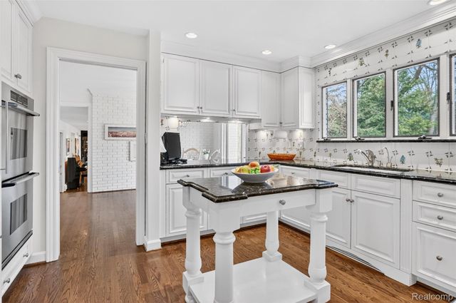 27220 Willowgreen Court, Franklin Village, MI 48025