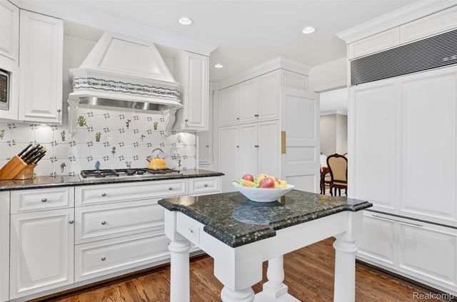 27220 Willowgreen Court, Franklin Village, MI 48025