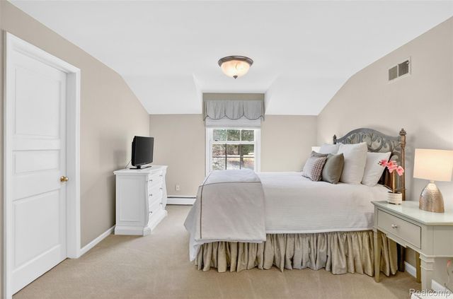 27220 Willowgreen Court, Franklin Village, MI 48025