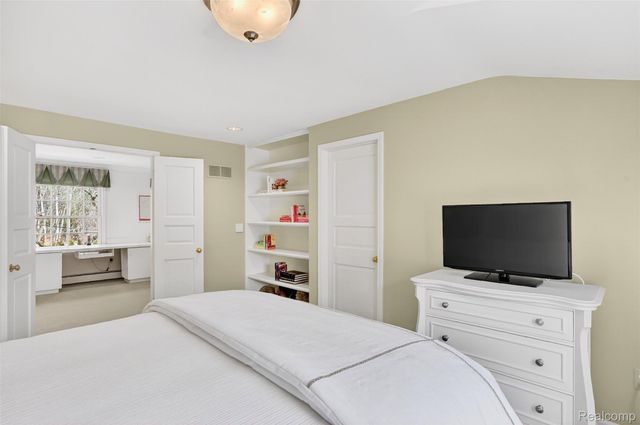 27220 Willowgreen Court, Franklin Village, MI 48025