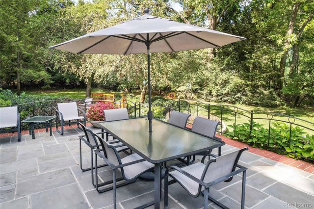 27220 Willowgreen Court, Franklin Village, MI 48025