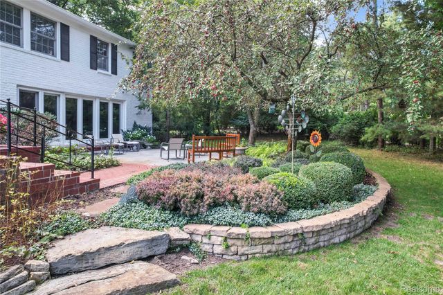 27220 Willowgreen Court, Franklin Village, MI 48025