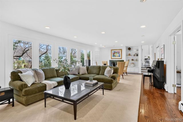 27220 Willowgreen Court, Franklin Village, MI 48025