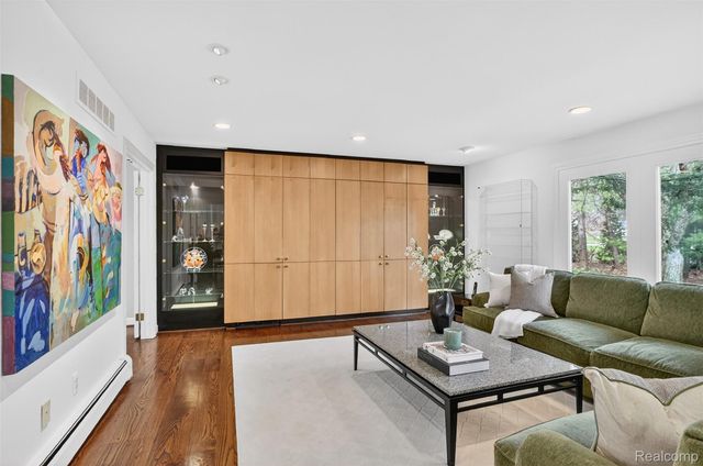 27220 Willowgreen Court, Franklin Village, MI 48025