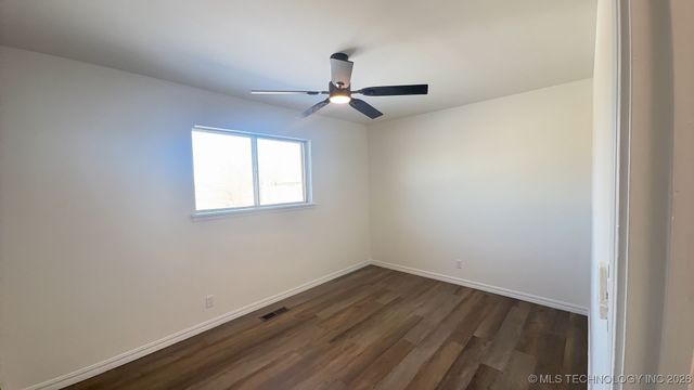 427 E F Street N, Jenks, OK 74037