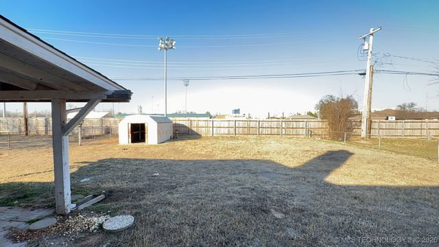 427 E F Street N, Jenks, OK 74037