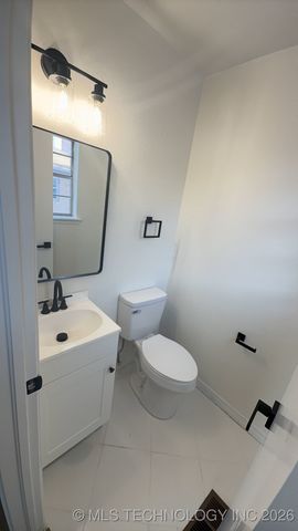 427 E F Street N, Jenks, OK 74037