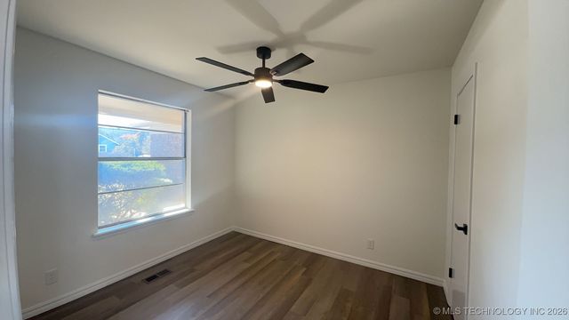 427 E F Street N, Jenks, OK 74037