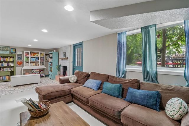 5218 Pawnee Drive, Roeland Park, KS 66205
