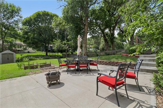 5218 Pawnee Drive, Roeland Park, KS 66205