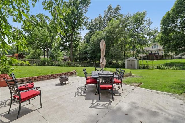 5218 Pawnee Drive, Roeland Park, KS 66205