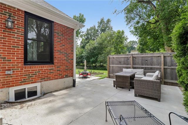 5218 Pawnee Drive, Roeland Park, KS 66205