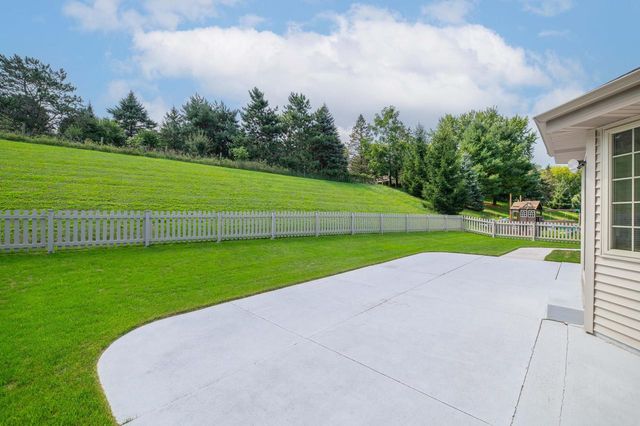 1271 Orchard CIRCLE, Oconomowoc, WI 53066